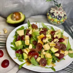 Салат с виноградом бомба вкуса