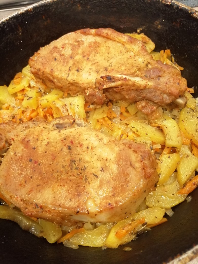 Вариант 2: Простое блюдо из свинины с овощами на сковороде - классический рецепт