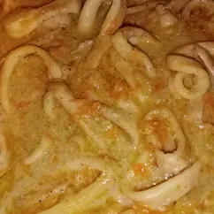 Кальмары с морковью и луком