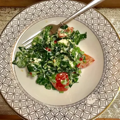 Моментальный салат со свежим шпинатом