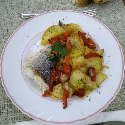 Рыба в духовке с картофелем