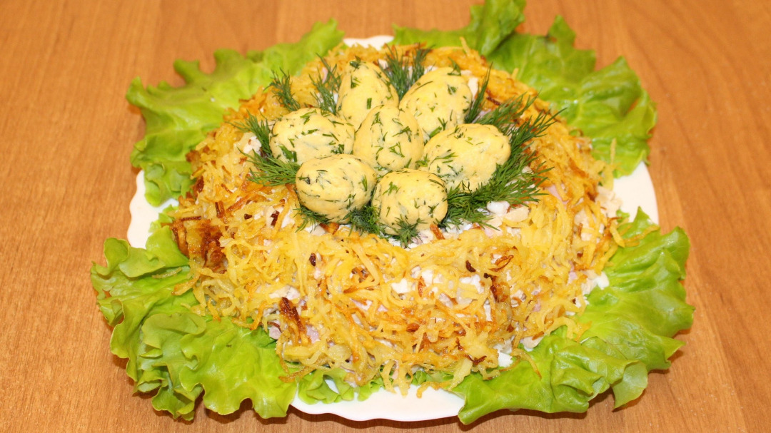 Салат `Гнездо глухаря`: рецепт приготовления с капустой