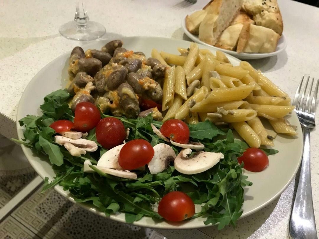 Сердечки с макаронами и зеленью
