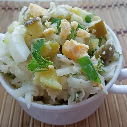 Салат с зелёной редькой и солеными огурцами