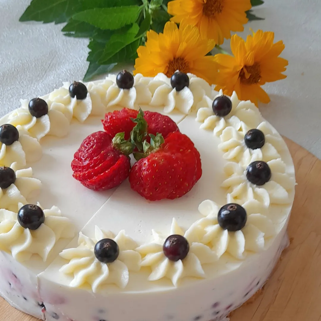 Летний творожный тортик с ягодами