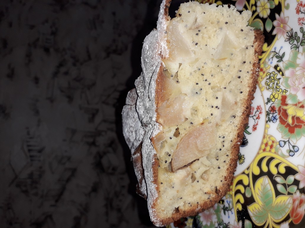 Шарлотка с яблоками и маком