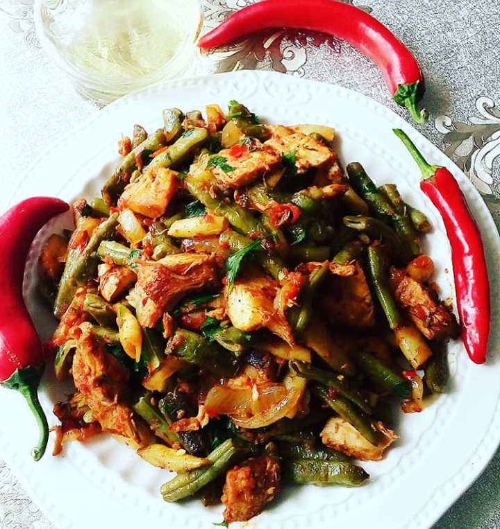 Куриная грудка со стручковой фасолью