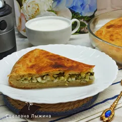 Пирог с зелёным луком и яйцом 