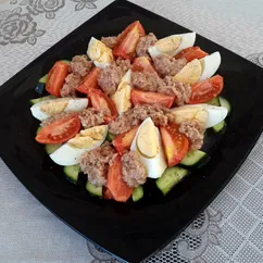 Салат с тунцом