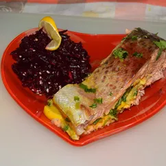 Запеченная форель с отварной свеклой