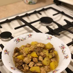 Картошка 🥔 тушёная с 🥩 мясом и грибами🍄