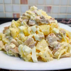 Салат Гавайский с курицей и ананасами