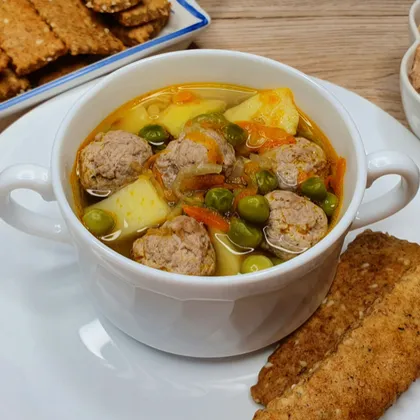 Суп с зелёным горошком, хлебцами и ароматной намазкой