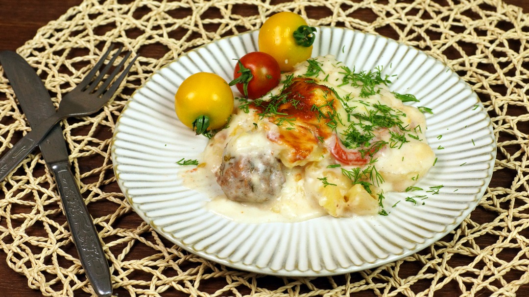 Запеканка Мясные шарики в соусе бешамель