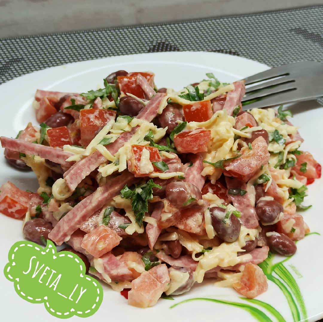 "Обжорка"- салат с фасолью и копчёной колбасой