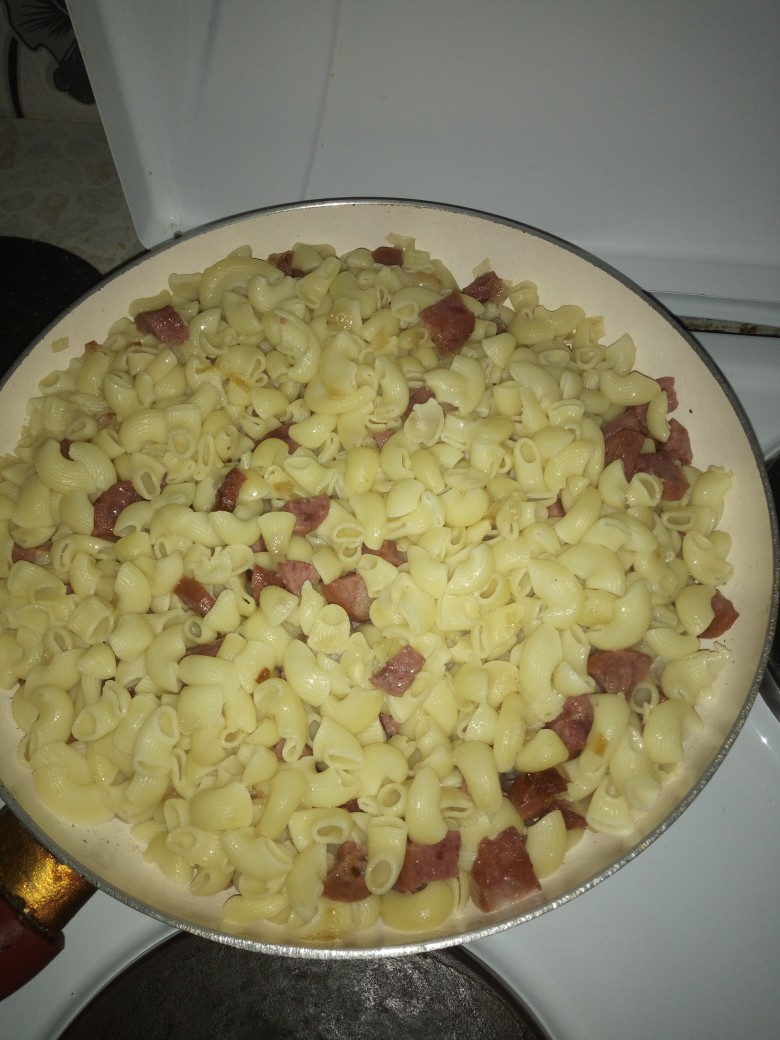 Макарошки с колбасой :)
