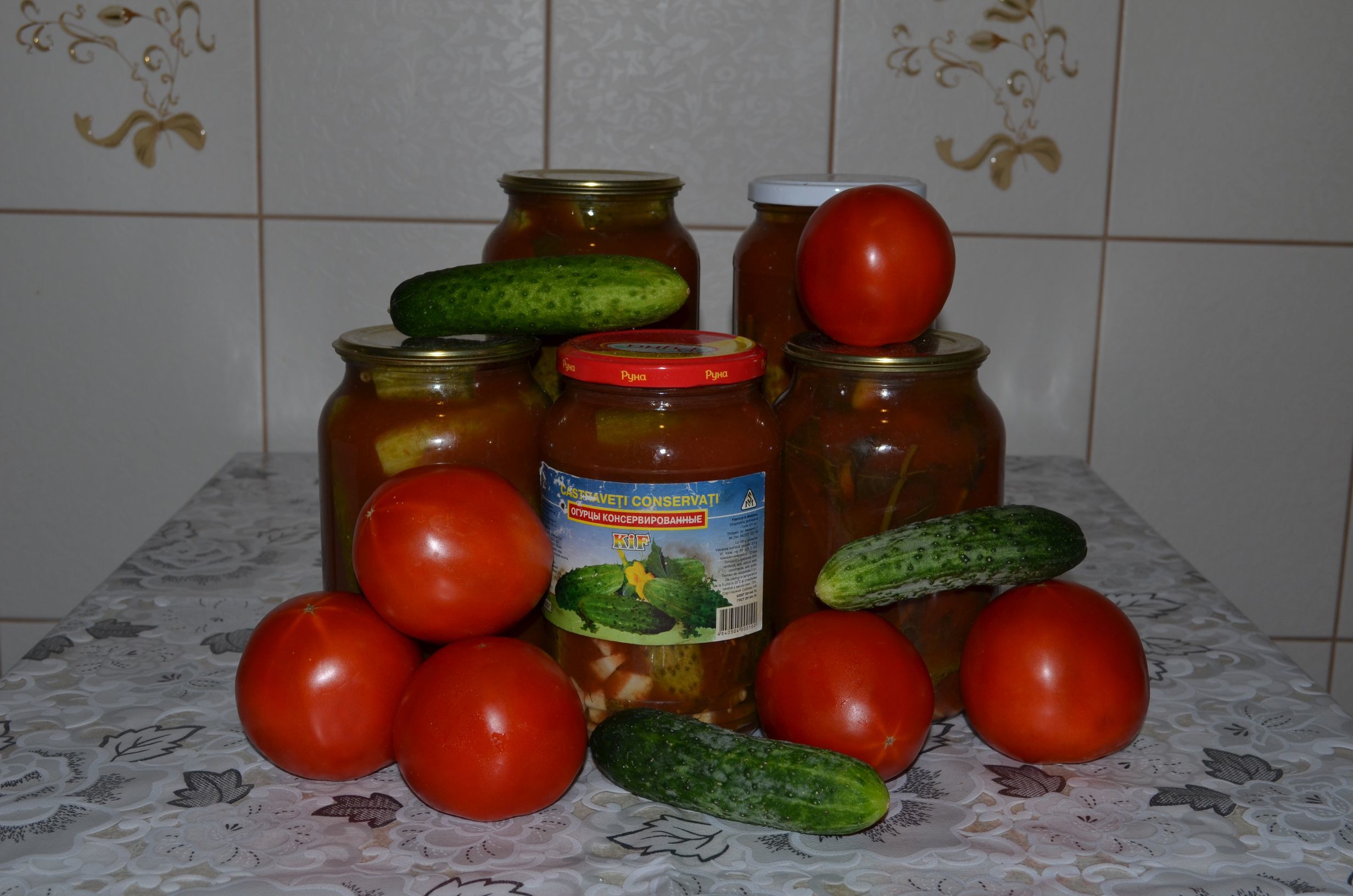Огурцы в томатном соке