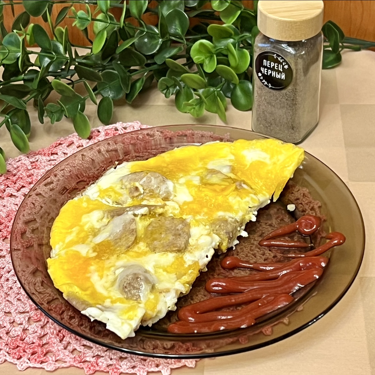 Яичница с котлетами