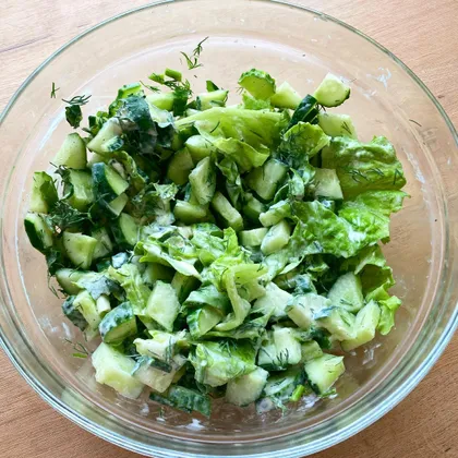 Лёгкий салат из огурцов и мяты