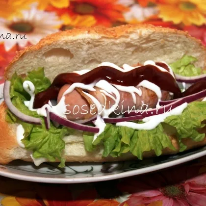 Закрытый бутерброд с сосиской в беконе