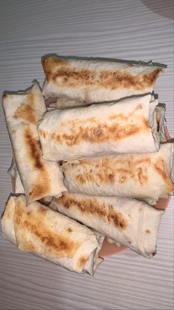 Трубочки с колбасой и сыром