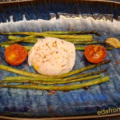 Спаржа и яйцо Пашот