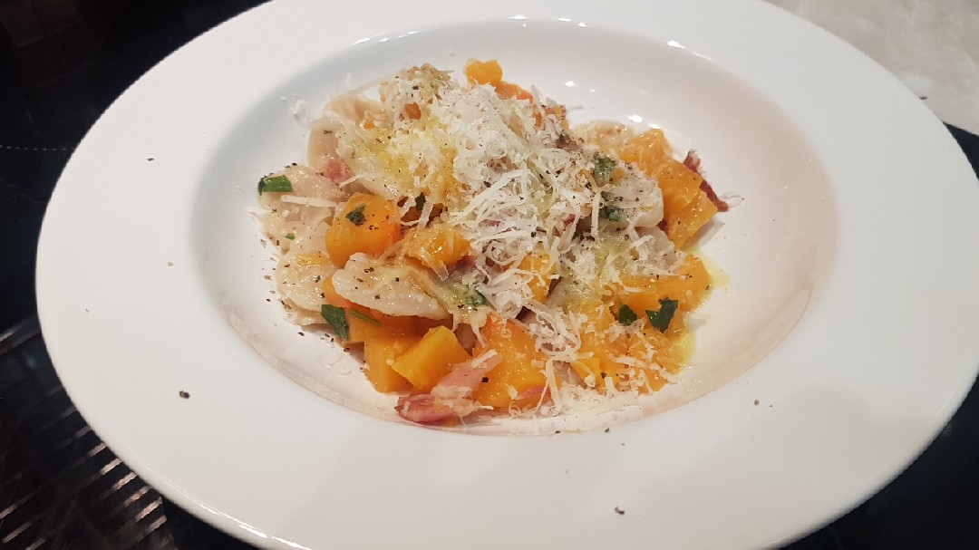 Паста орикьетте с тыквой и беконом 🍝🍷