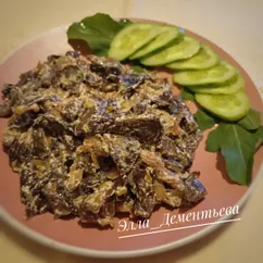 Грибы лесные со сметаной