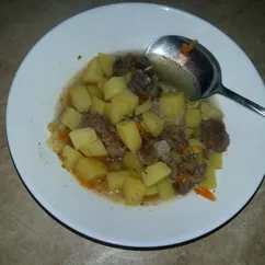 Тушеное мясо с картошкой в утятнице