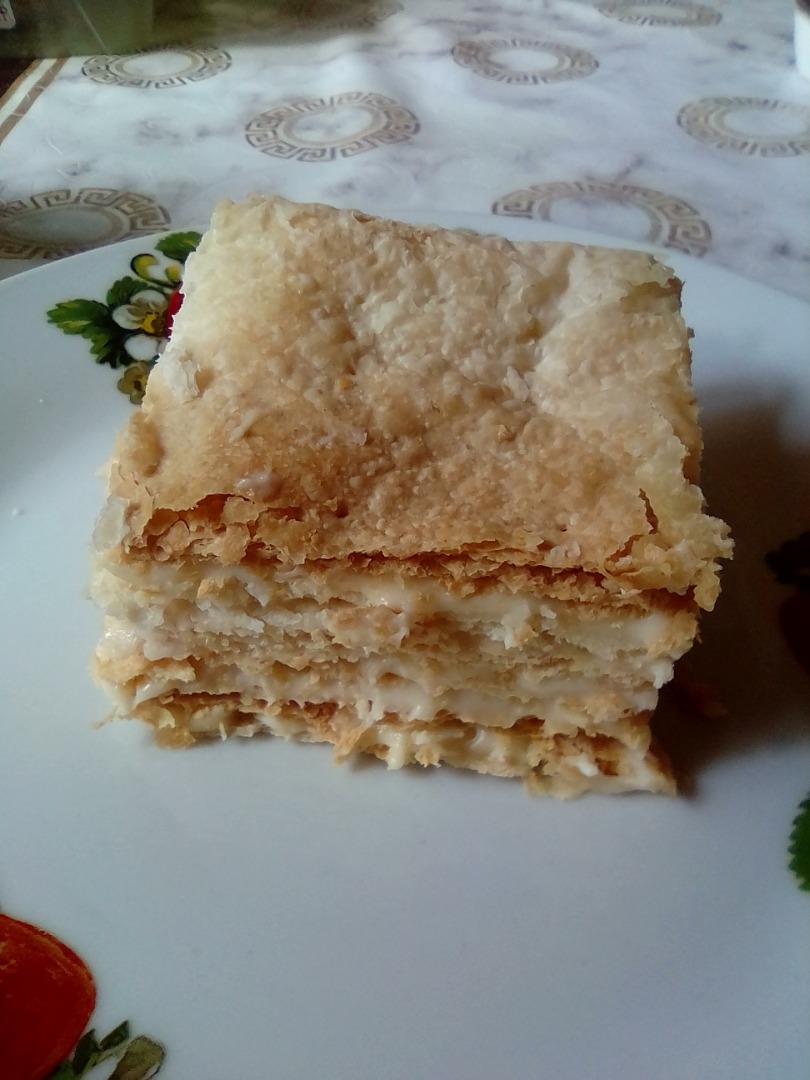 Пошаговый рецепт торта «Наполеон» из готового слоеного теста