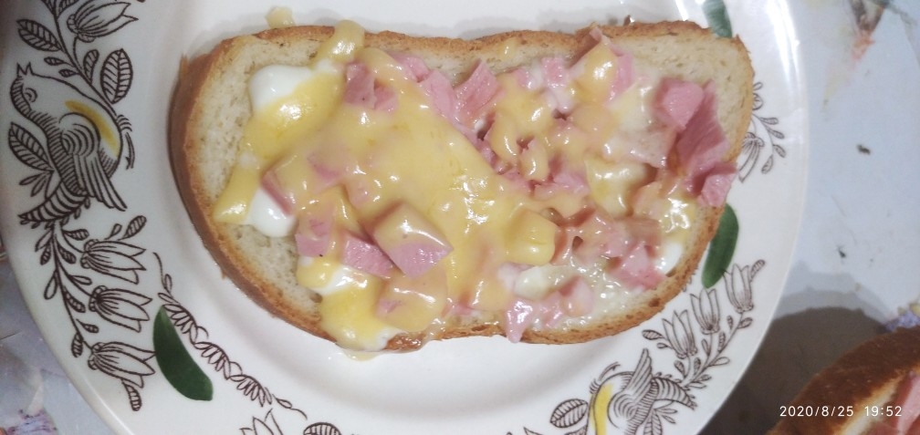 Горячий бутерброд 🍔 с колбасой