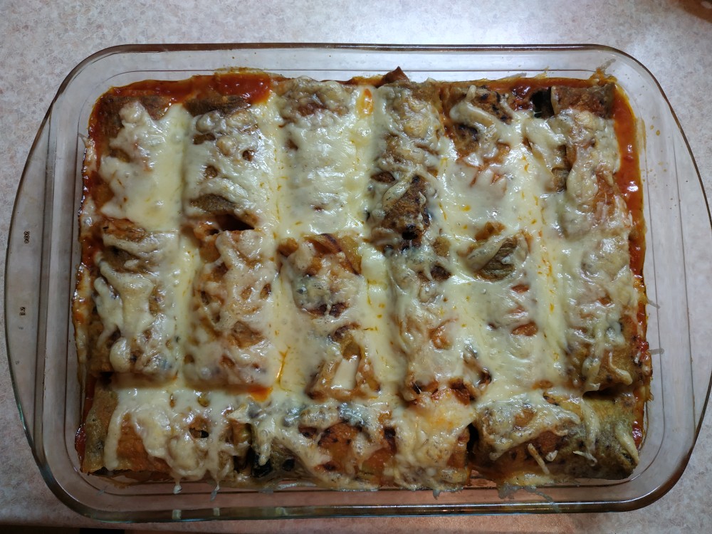Запечённые блинчики с мясом в томатном соку