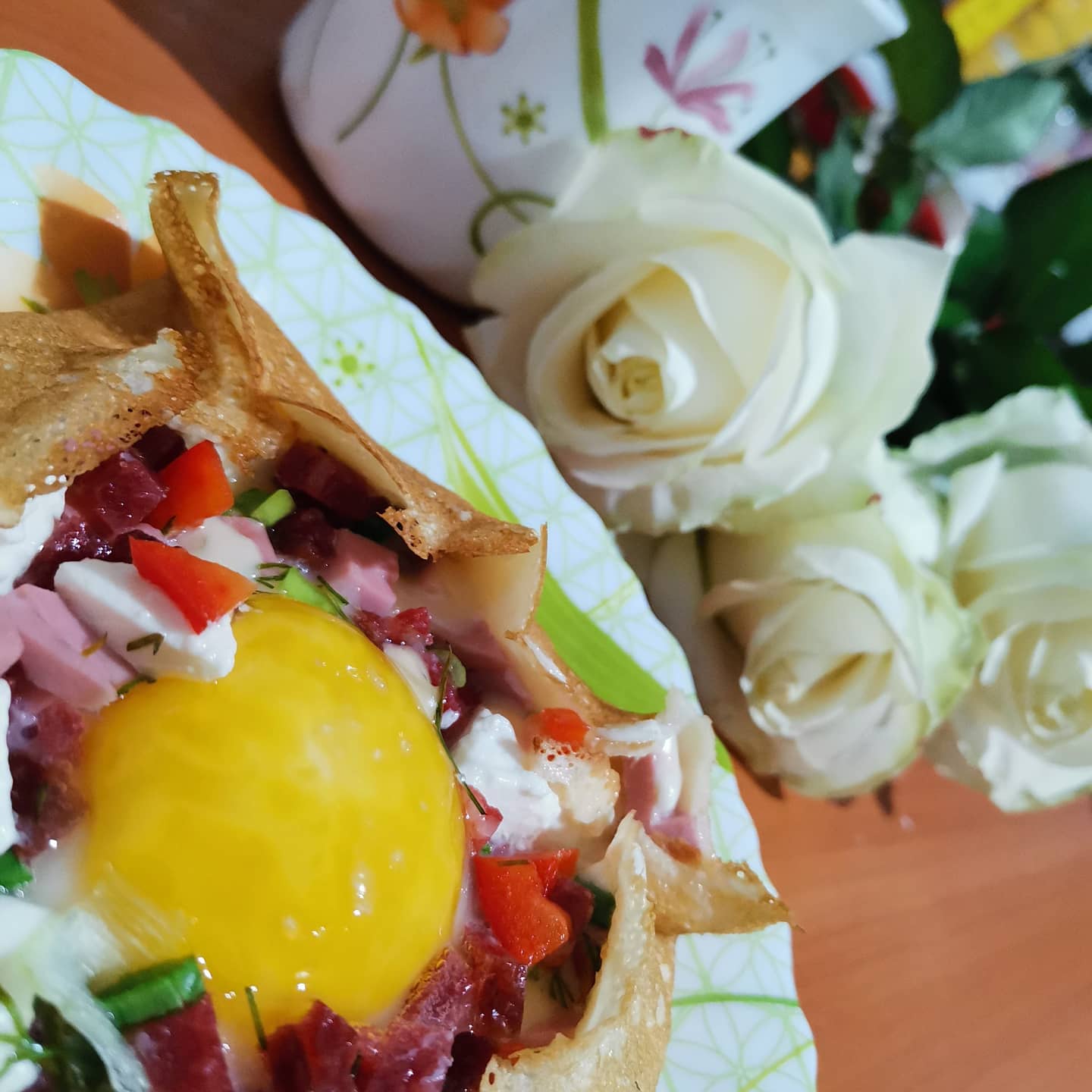 Яйцо в блине