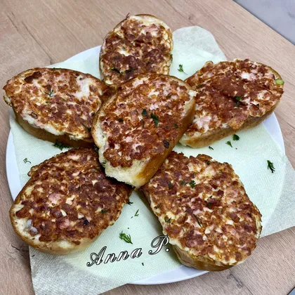 Гренки с сосисками и сыром