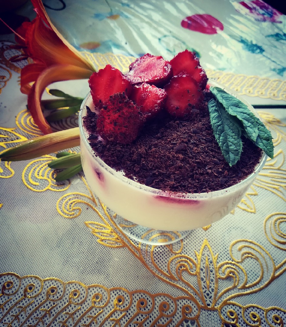 Молочное желе с клубникой 🍓