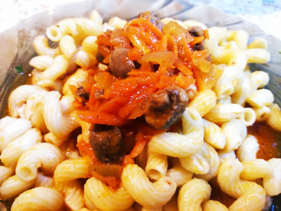 Куриные сердечки в томате