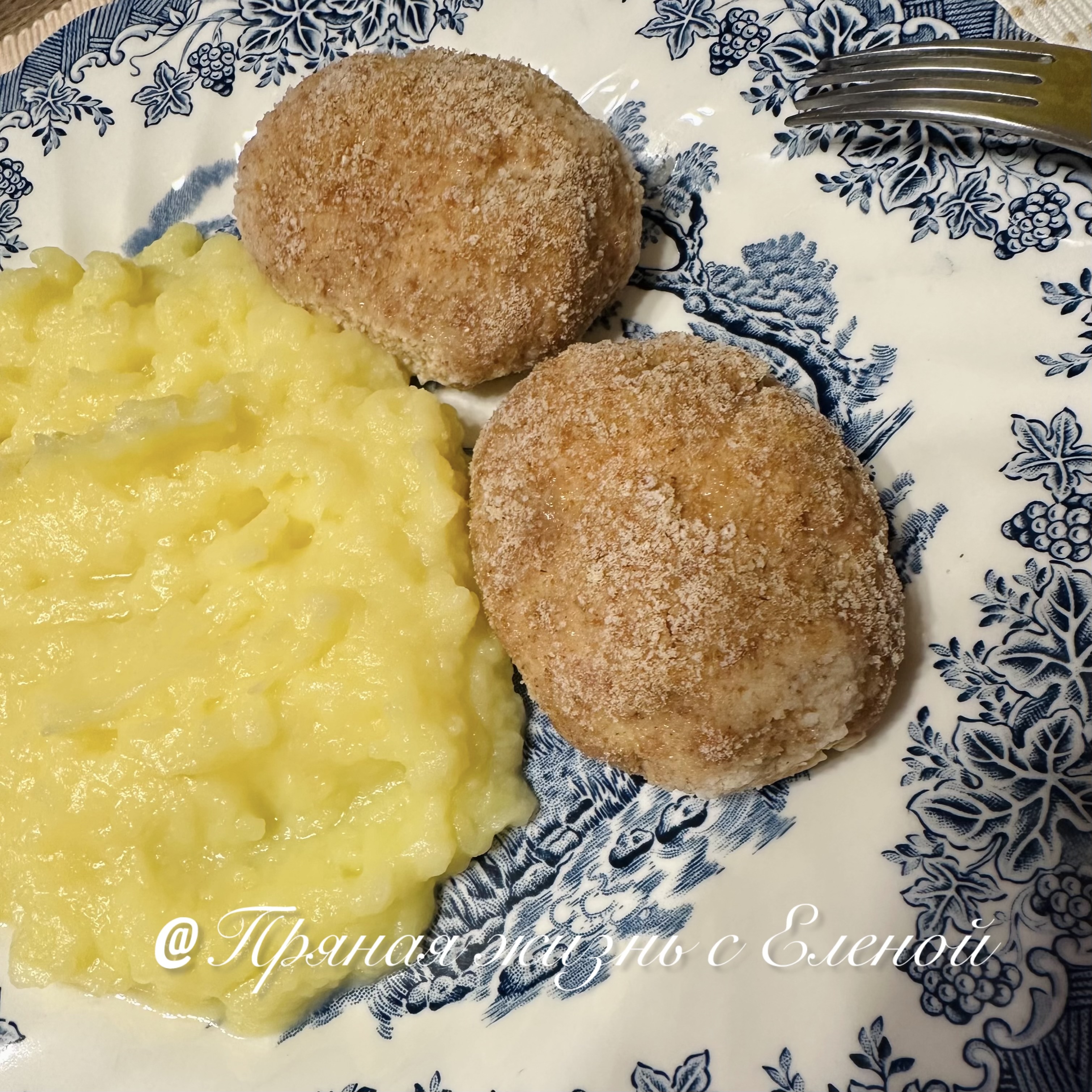 Рыбные котлеты из кижуча в духовке