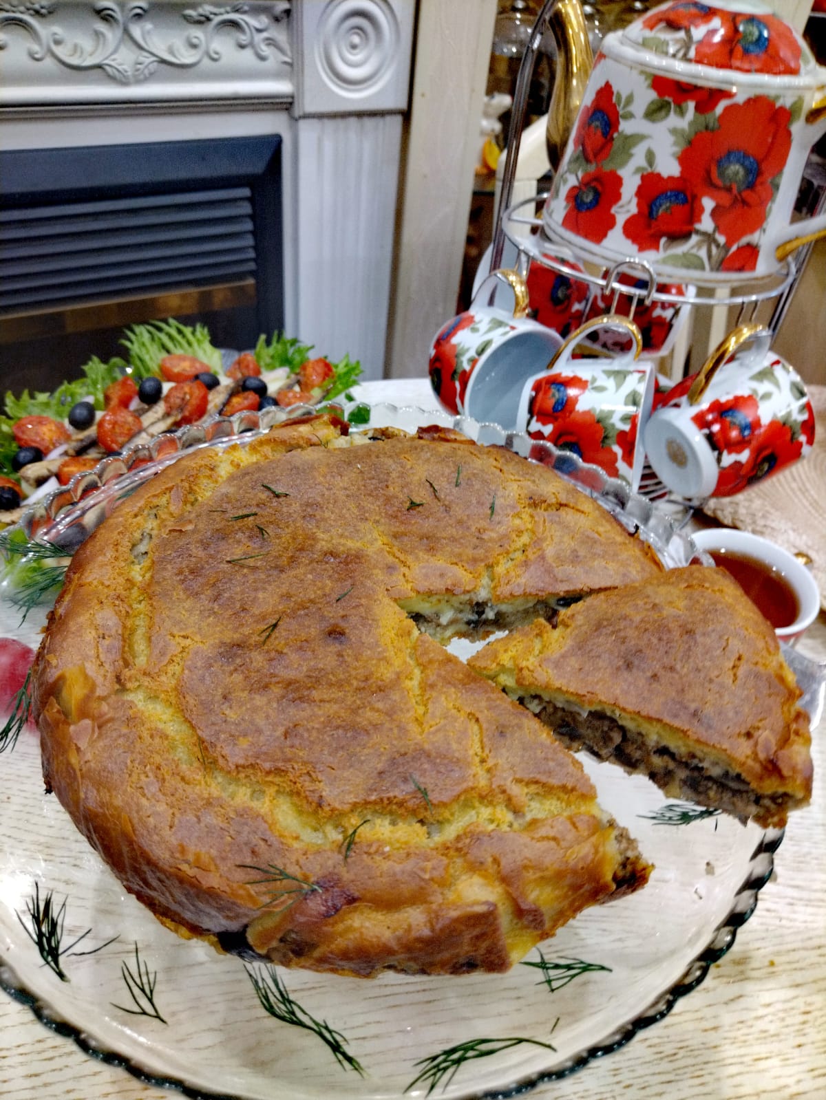 Заливной пирог с мясным фаршем и баклажанами
