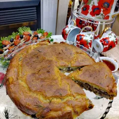 Заливной пирог с мясным фаршем и баклажанами