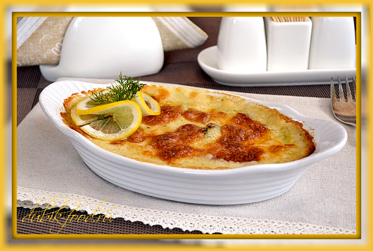 Рыба запеченная в молочном соусе с яйцом