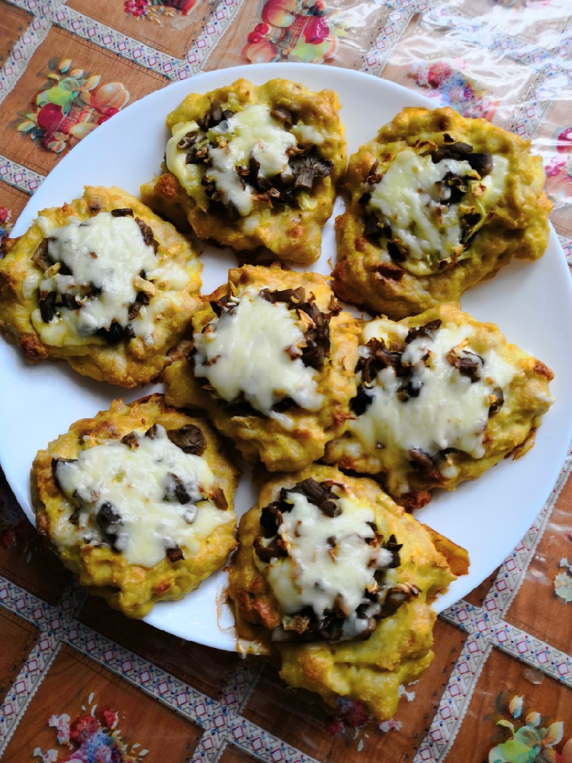 Куриные котлетки под грибной шубкой