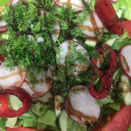 Весенний яркий салат ВИТАМИН. 
Этот салат - импровизация: на улице дождь. Хочется ярких красок!
