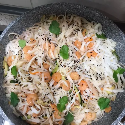 Рисовая лапша с креветками