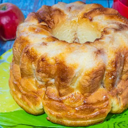 Домашний яблочный пирог с корицей