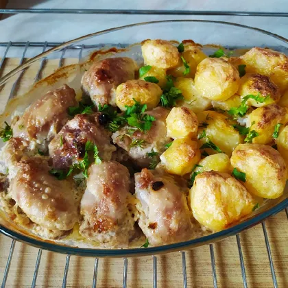Курица с бэби картофелем в духовке