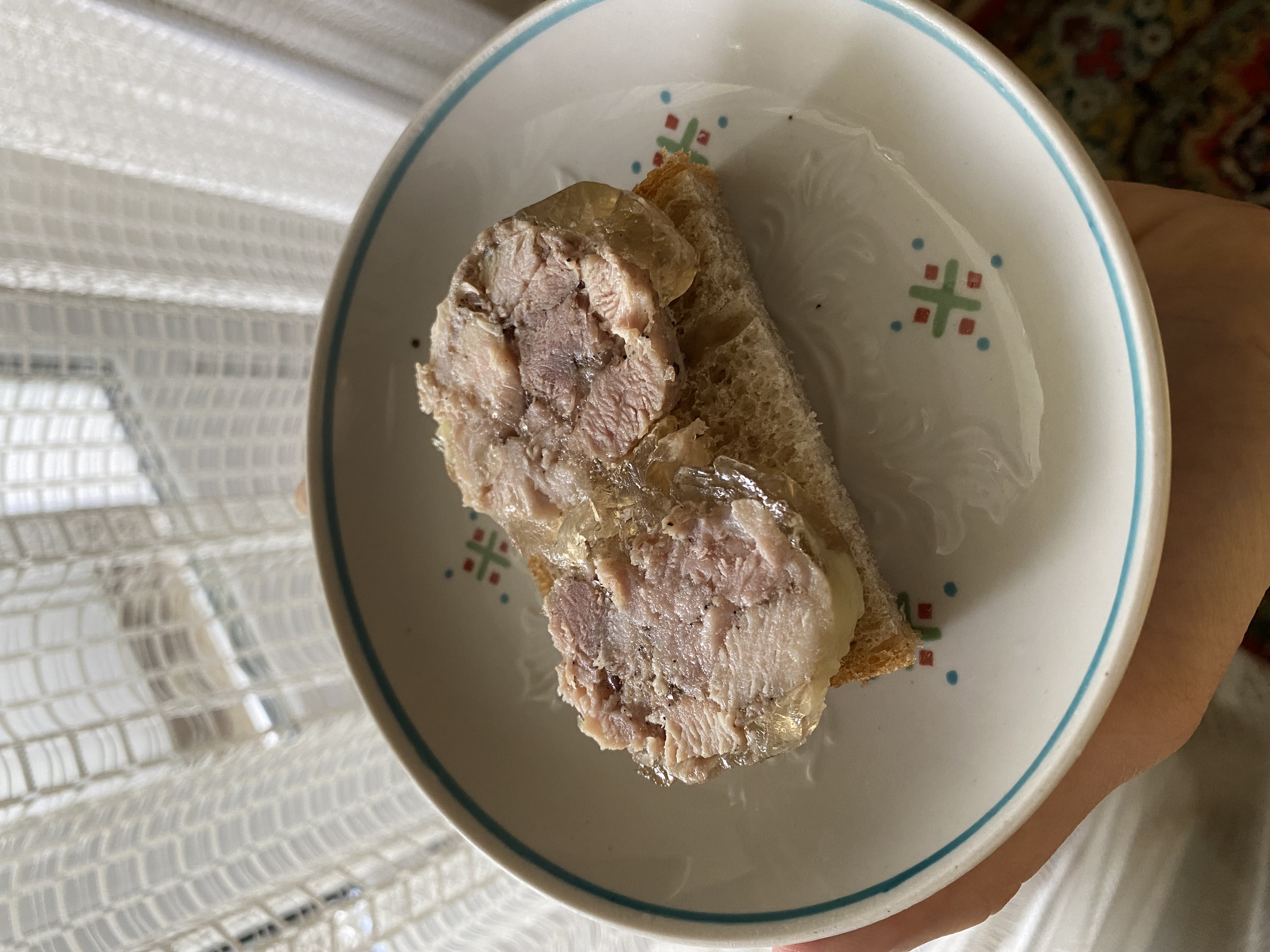 Вареный куриный рулет