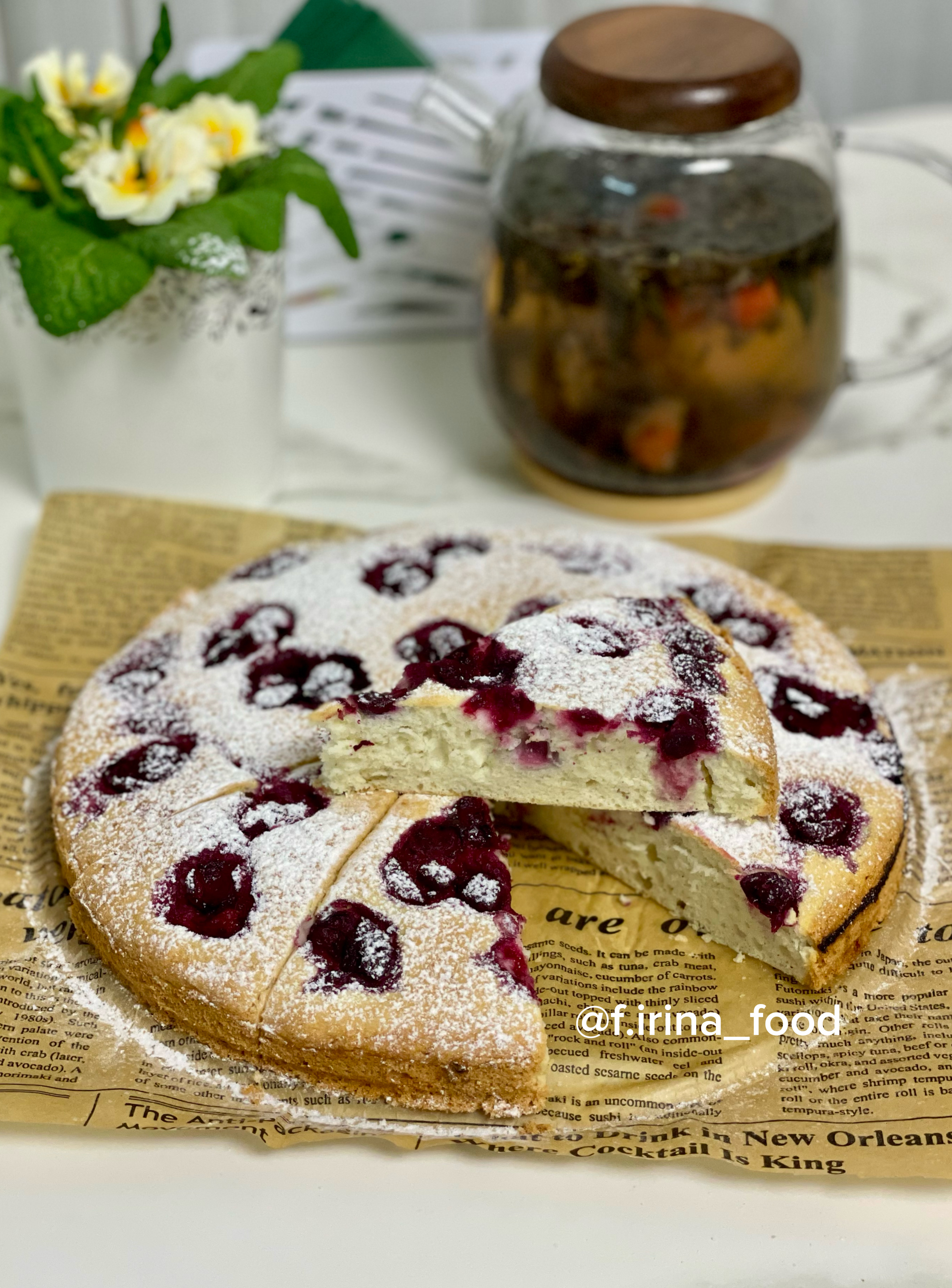 Пирог на яичных белках с вишней 