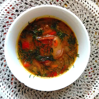 Суп из чечевицы с беконом (хамоном), болгарским перцем и тмином