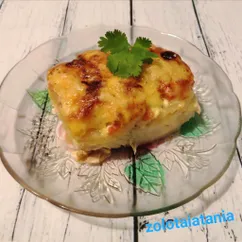 Запеканка с куриным филе, ананасом и помидорами