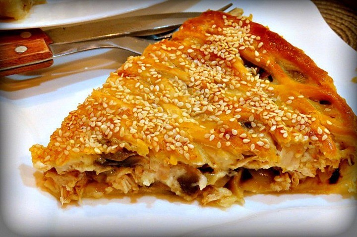 Пирог с курицей и грибами